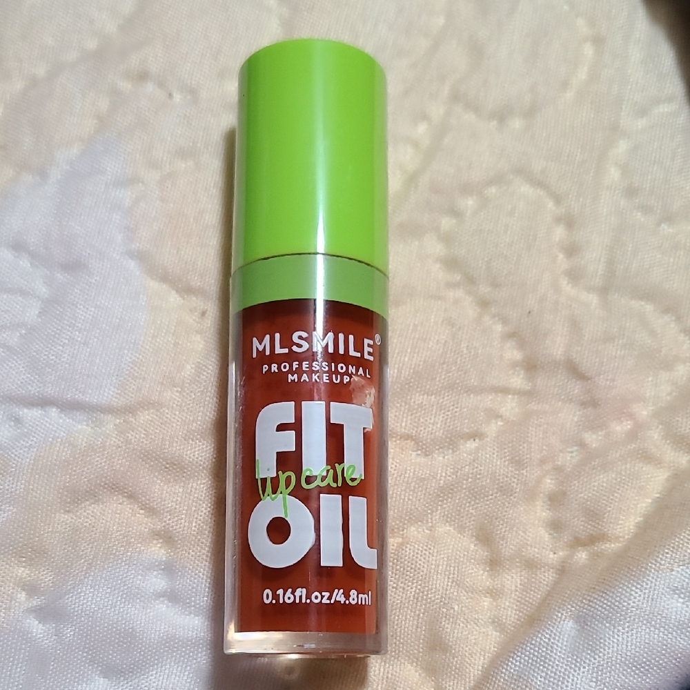 Fit Oil Lip Care in Bright Green Cap